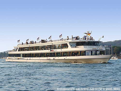 Rheinschifffahrt Weihnachtsfeier bei Köln mit dem Galerieschiff